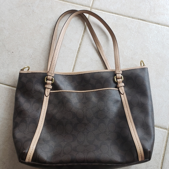 Coach Peyton Signature Pocket Tote - Picture 2 of 6